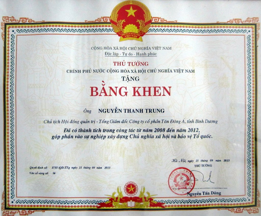 Bằng khen ông Nguyễn Thanh Trung - TGĐ đã có thành tích trong công tác từ năm 2008 đến năm 2012 góp phần vào sự nghiệp xây dựng Chủ nghĩa xã hội và bảo vệ Tổ quốc